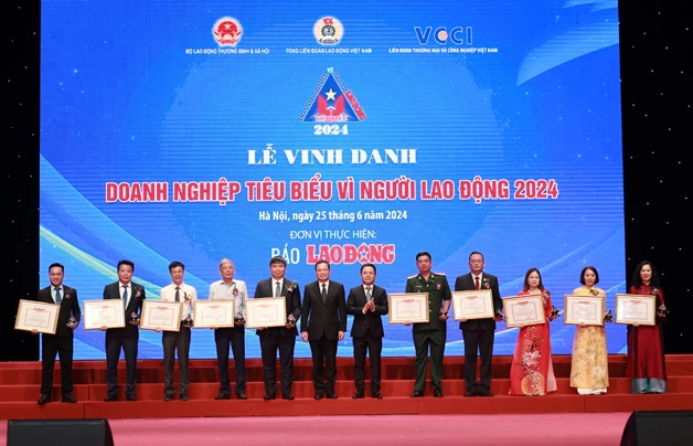 TCT May 10 lần thứ 10 liên tiếp được vinh danh “Doanh nghiệp tiêu biểu vì người lao động”